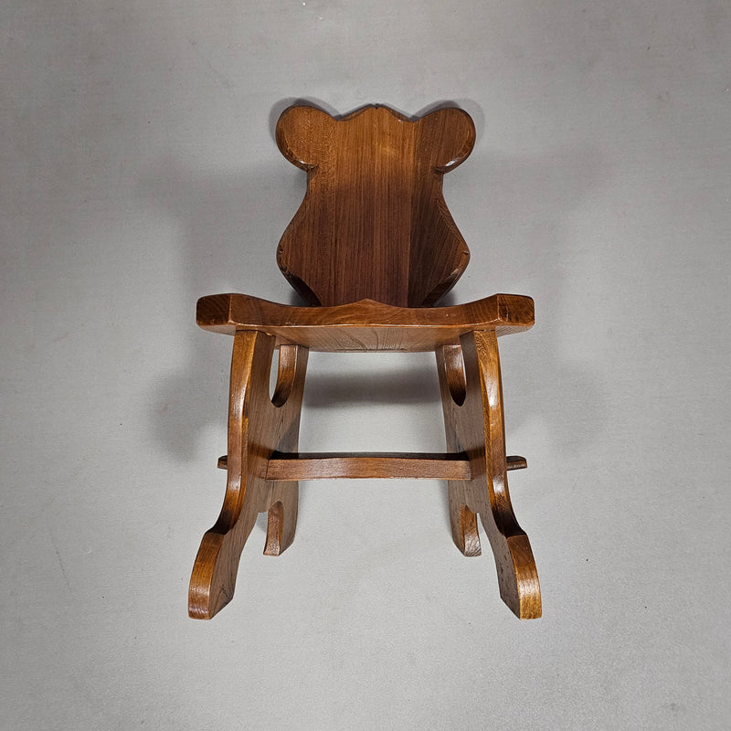 2 Brutalistische kinderstoelen