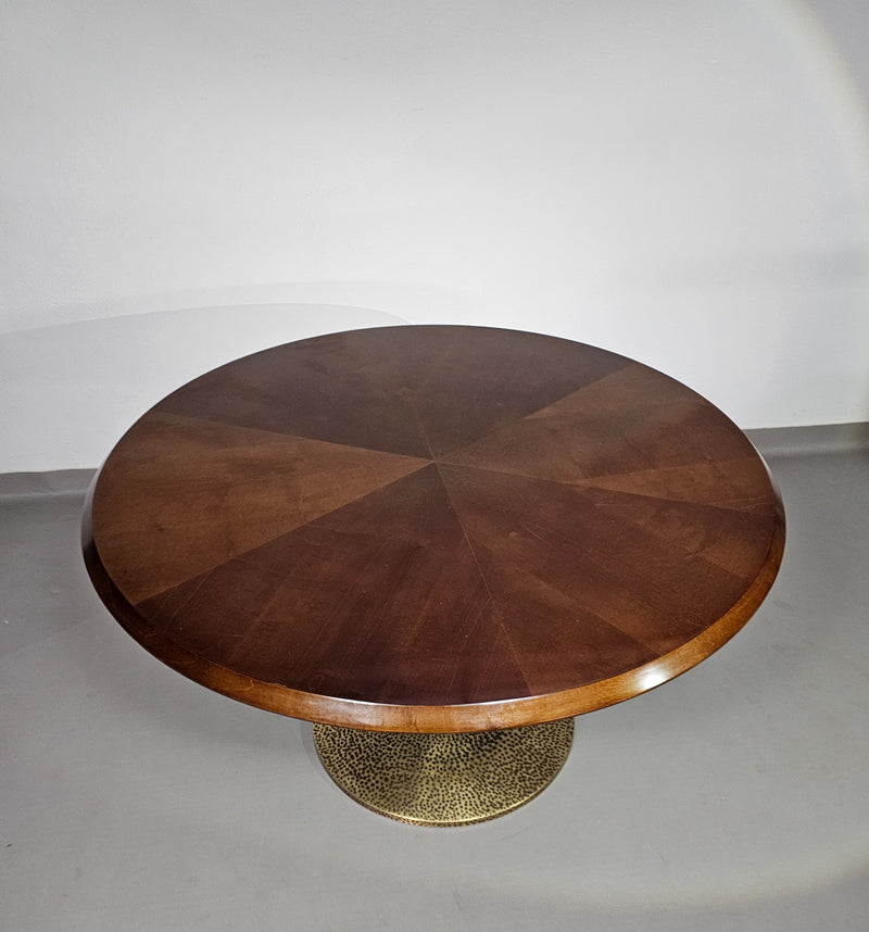 Round Table / Hugues Chevalier