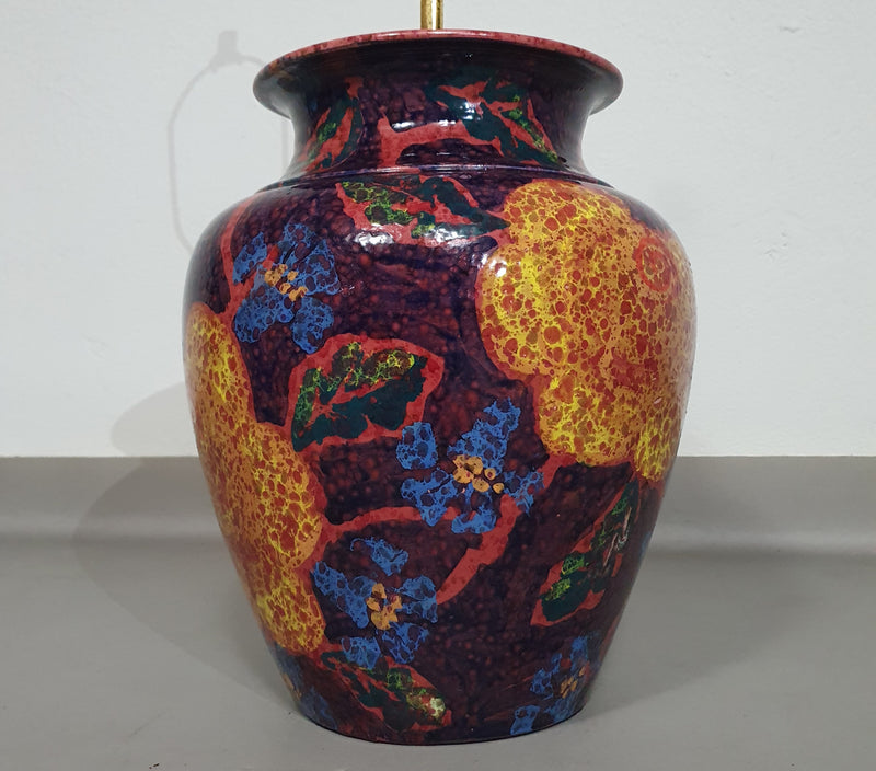 Handgedraaide keramische / geglazuurde vaaslamphouders jaren 70 (waarschijnlijk Frans)
 Hoogte / vaas 40 cm
 Diepte / 32 cm
 Totale hoogte 74 cm