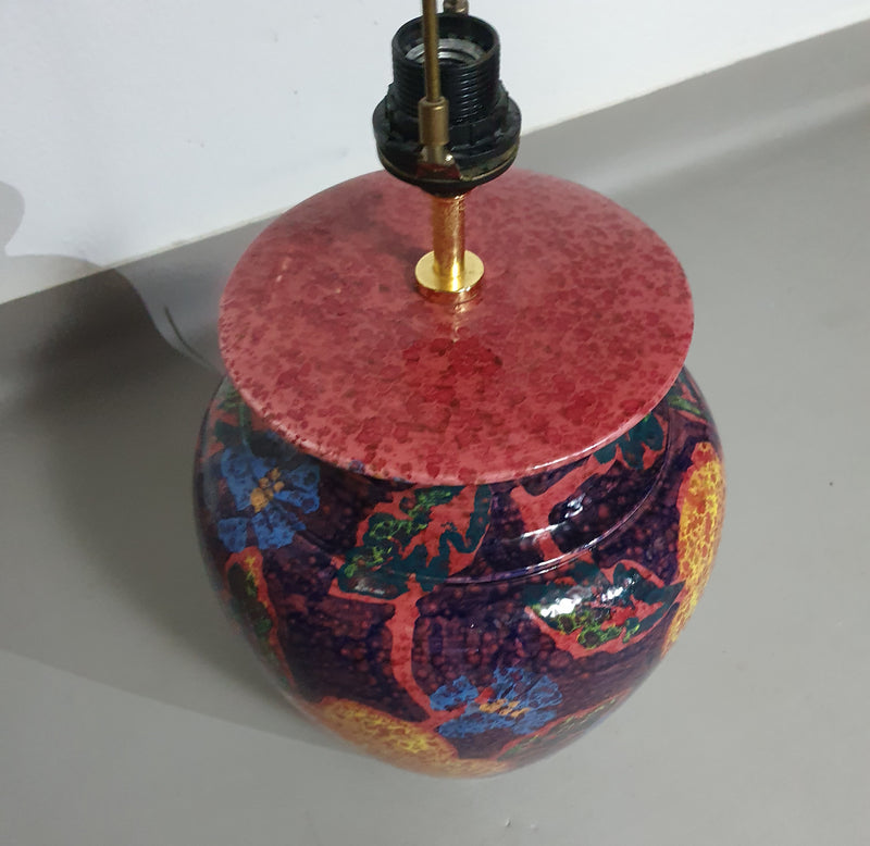 Handgedraaide keramische / geglazuurde vaaslamphouders jaren 70 (waarschijnlijk Frans)
 Hoogte / vaas 40 cm
 Diepte / 32 cm
 Totale hoogte 74 cm
