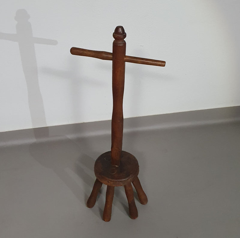 Waspop, Victoriaans, Origineel
 Hoogte 90 cm
 Breedte handvat 36 cm