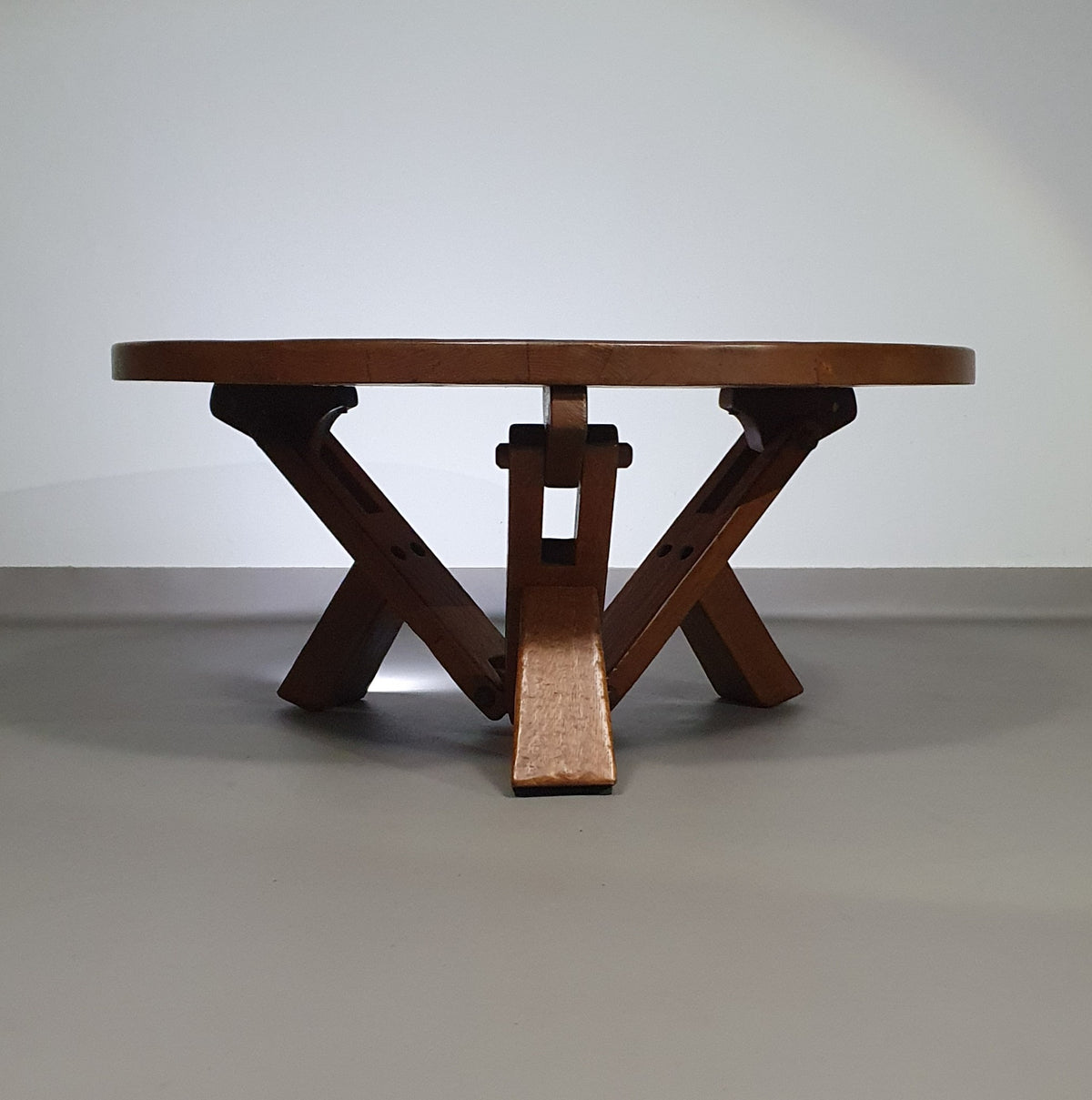 Height adjustable, round, oak coffee table 1960s