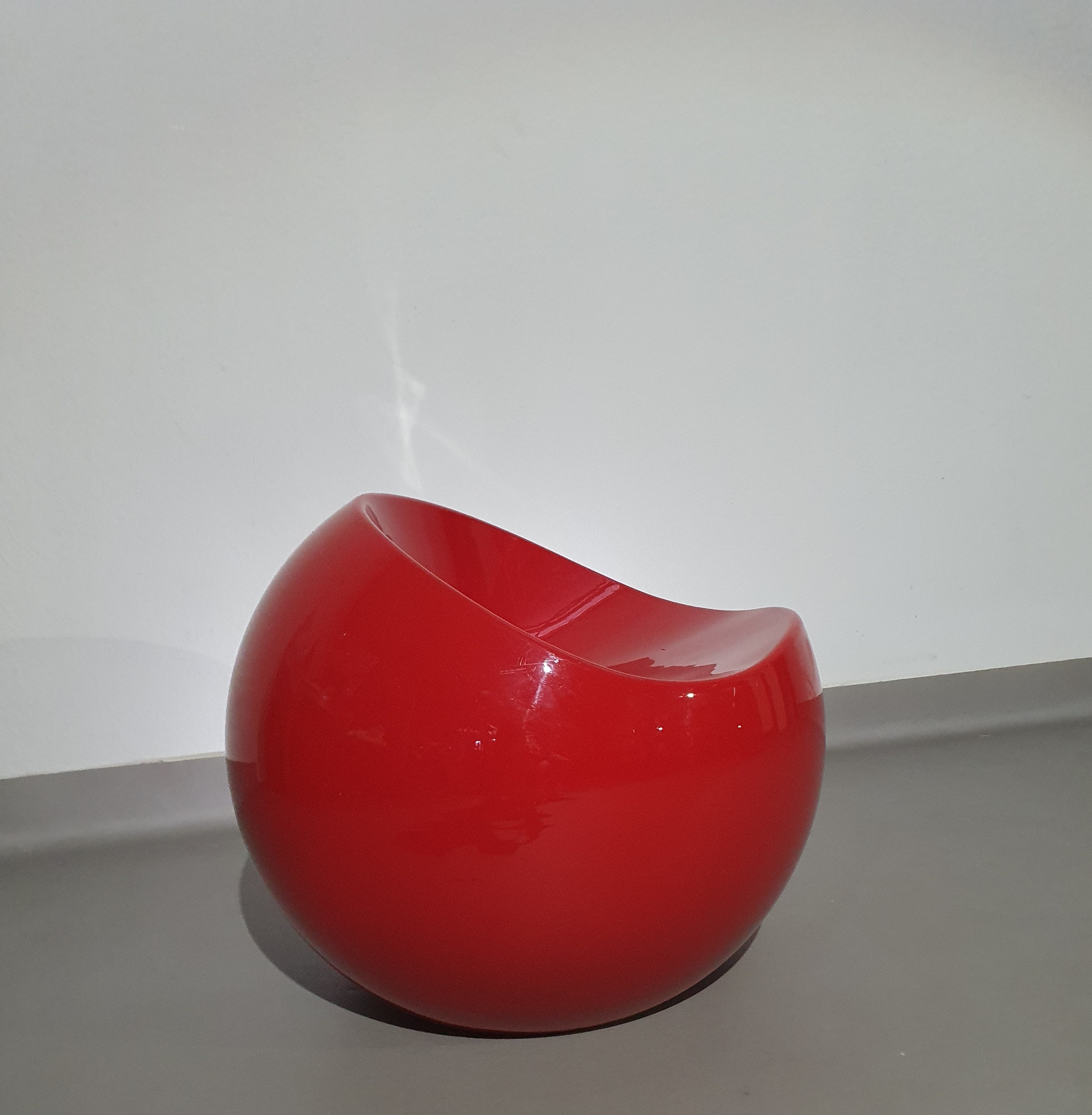 Dupont Finn Stone ball chairs / 