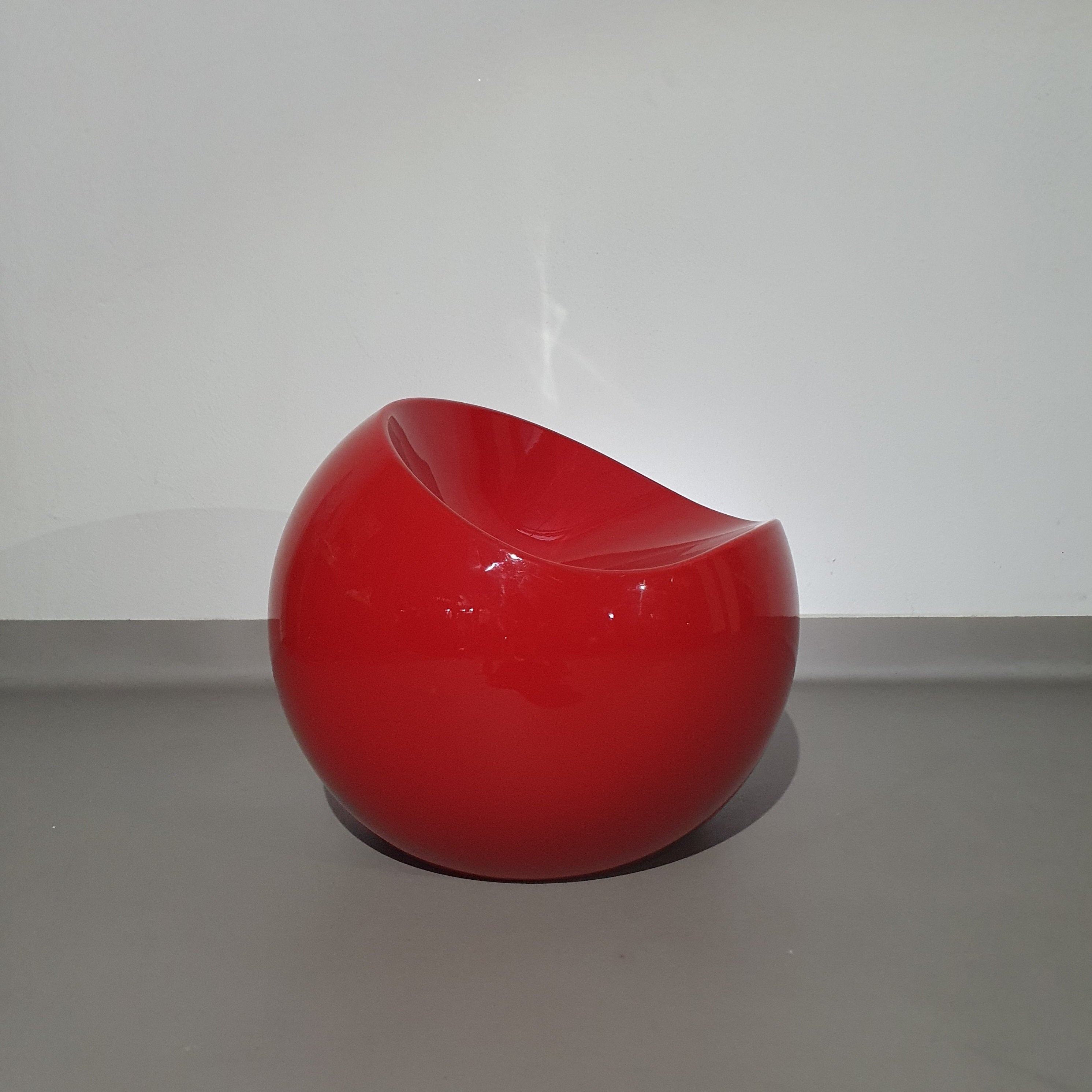 Dupont Finn Stone ball chairs / 