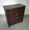 Bijzonder gave Engelse ladekast / commode. Gedateerd (Charles 2 tijdperk). Gemaakt van massief eikenhout met prachtige patina.