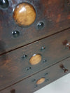 Bijzonder gave Engelse ladekast / commode. Gedateerd (Charles 2 tijdperk). Gemaakt van massief eikenhout met prachtige patina.