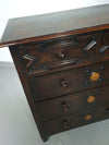 Bijzonder gave Engelse ladekast / commode. Gedateerd (Charles 2 tijdperk). Gemaakt van massief eikenhout met prachtige patina.