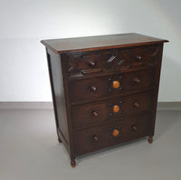 Bijzonder gave Engelse ladekast / commode. Gedateerd (Charles 2 tijdperk). Gemaakt van massief eikenhout met prachtige patina.