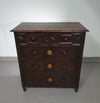 Bijzonder gave Engelse ladekast / commode. Gedateerd (Charles 2 tijdperk). Gemaakt van massief eikenhout met prachtige patina.