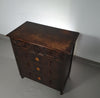 Bijzonder gave Engelse ladekast / commode. Gedateerd (Charles 2 tijdperk). Gemaakt van massief eikenhout met prachtige patina.