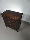 Bijzonder gave Engelse ladekast / commode. Gedateerd (Charles 2 tijdperk). Gemaakt van massief eikenhout met prachtige patina.