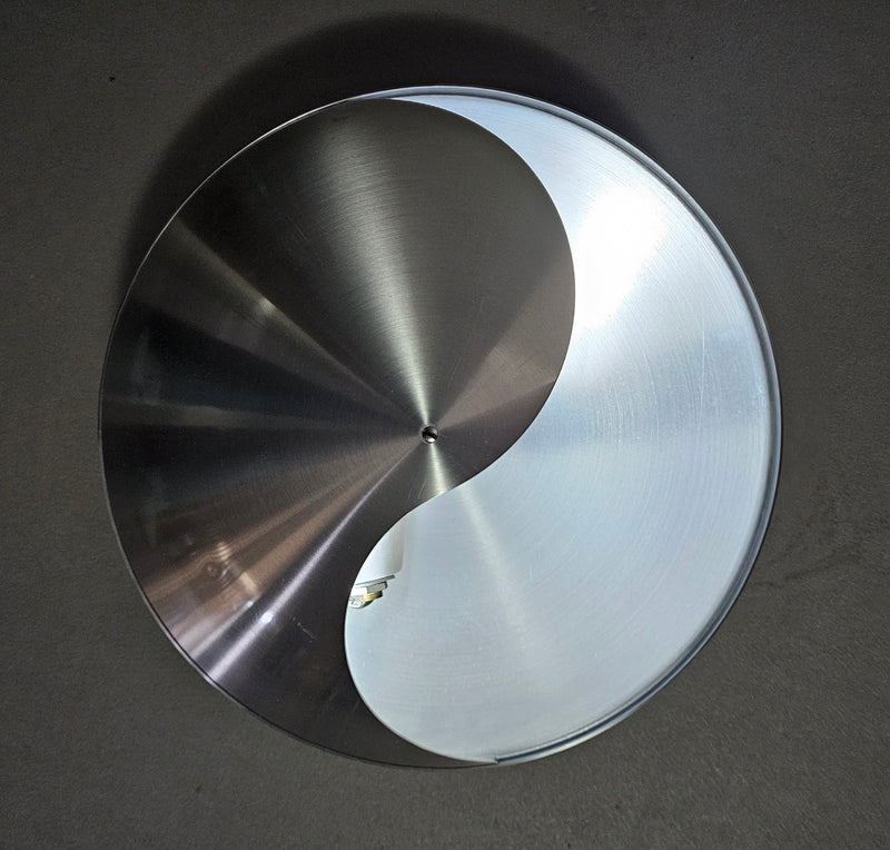 vintage design inox wandlamp van Raak Amsterdam (type C1636). Ook wel Yin-Yang lamp genoemd