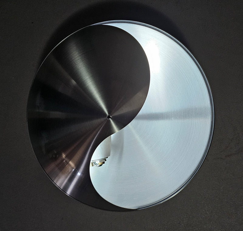 vintage design inox wandlamp van Raak Amsterdam (type C1636). Ook wel Yin-Yang lamp genoemd
