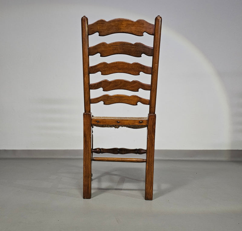 Set van 4 eikenhouten, rustieke, landelijke eetkamerstoelen met ladderrug en biezen zittingen uit de jaren 60