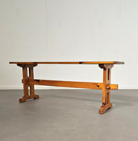 Scandinavische moderne massief grenenhouten banken en eettafel, jaren 70