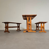Scandinavische moderne massief grenenhouten banken en eettafel, jaren 70