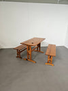 Scandinavische moderne massief grenenhouten banken en eettafel, jaren 70