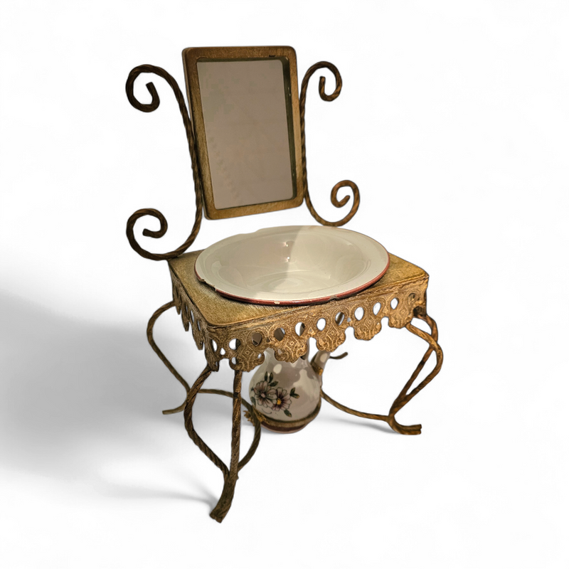 Antique dolls house / dressing / mirror table /
Porcelain jug / plate ( 13 cm ) /
With signs of use