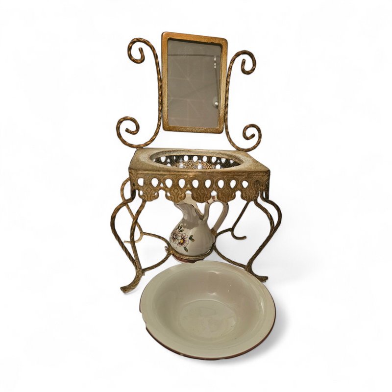 Antique dolls house / dressing / mirror table /
Porcelain jug / plate ( 13 cm ) /
With signs of use