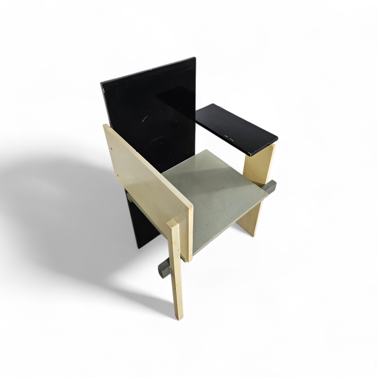 Old Berlin chair / Berlijnse Stoel / Gerrit Rietveld / Signs of repair ( 2 screws )