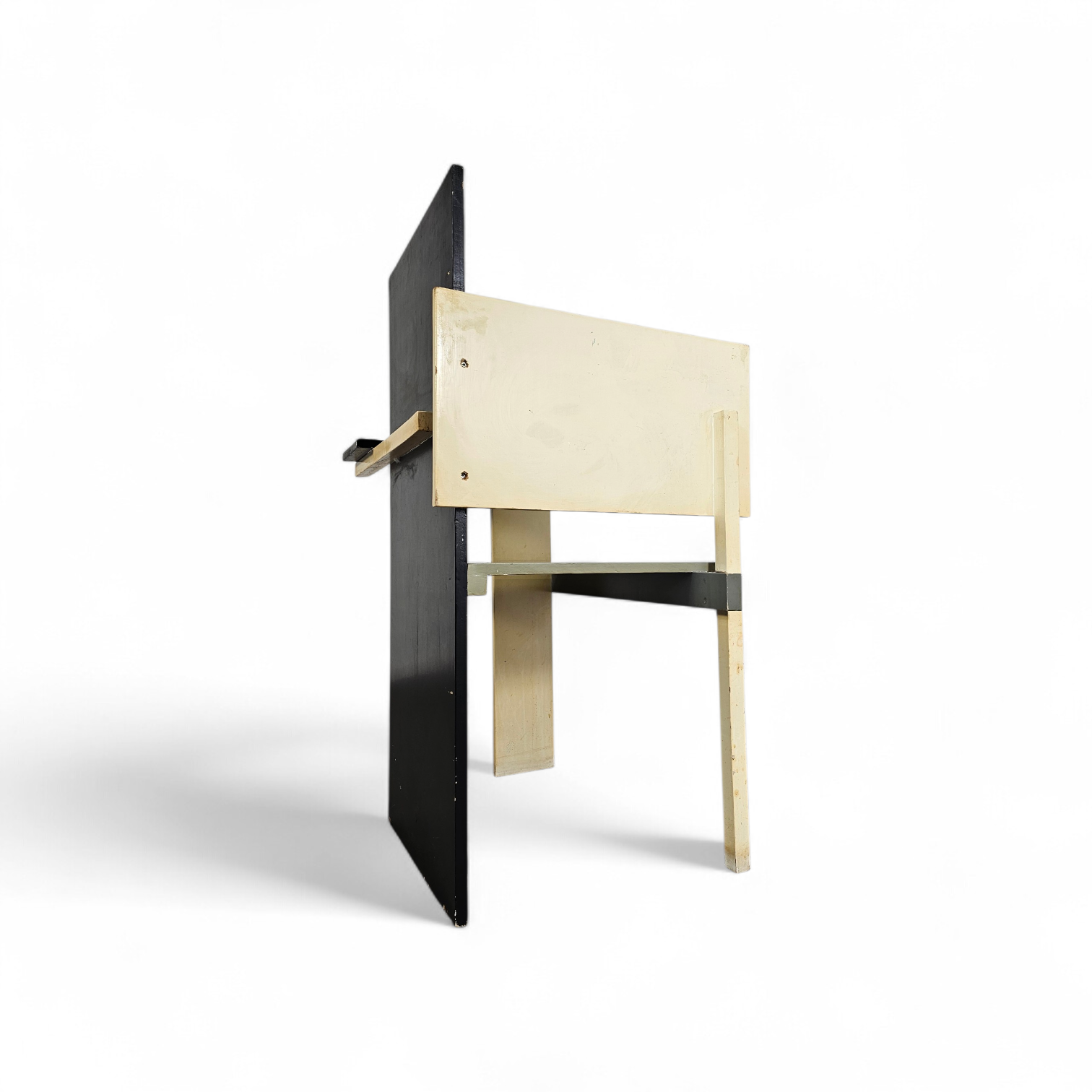 Old Berlin chair / Berlijnse Stoel / Gerrit Rietveld / Signs of repair ( 2 screws )