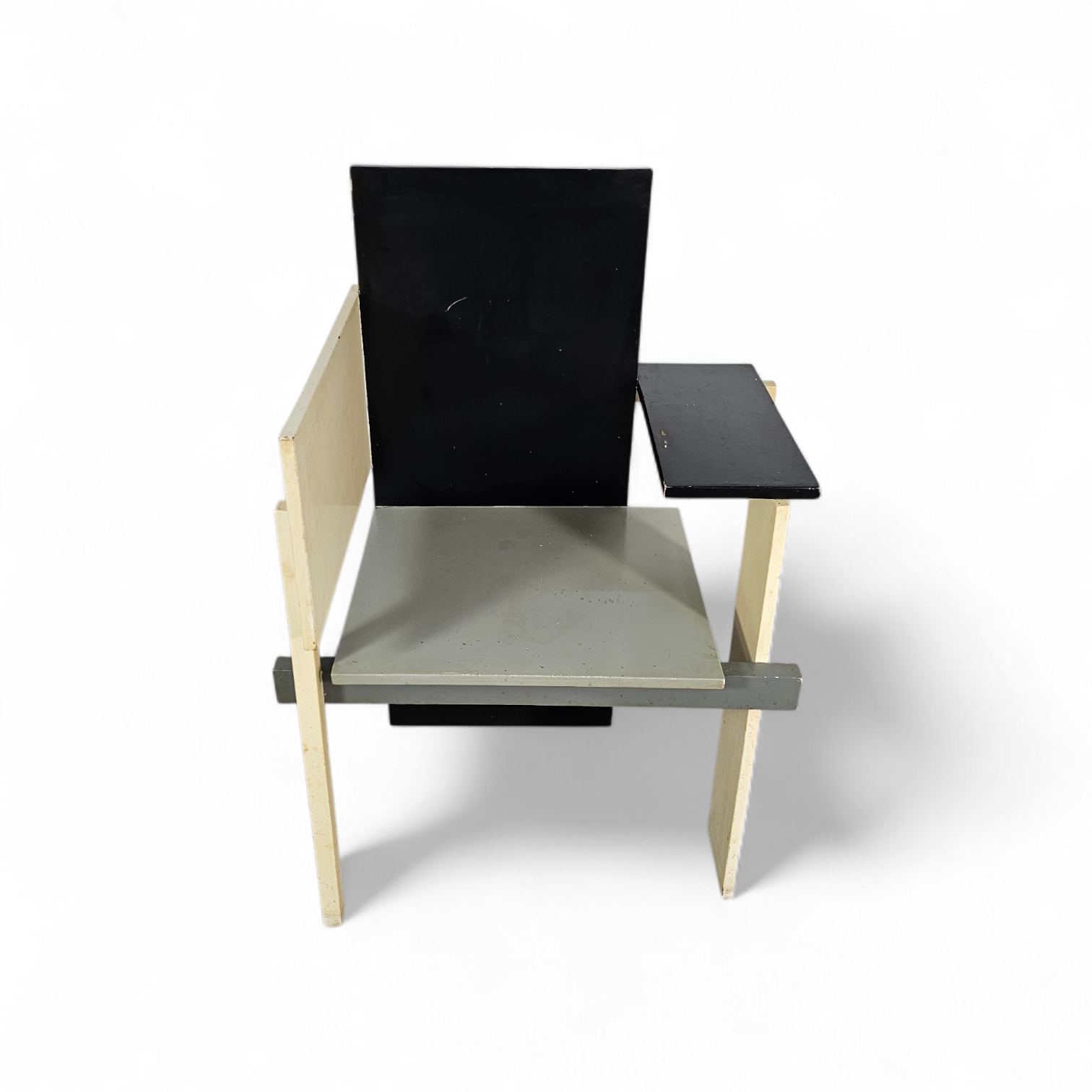 Old Berlin chair / Berlijnse Stoel / Gerrit Rietveld / Signs of repair ( 2 screws )