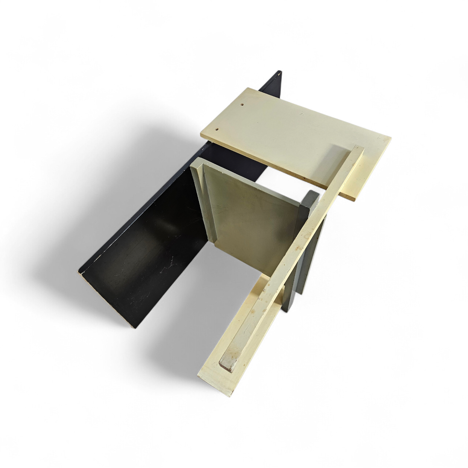 Old Berlin chair / Berlijnse Stoel / Gerrit Rietveld / Signs of repair ( 2 screws )