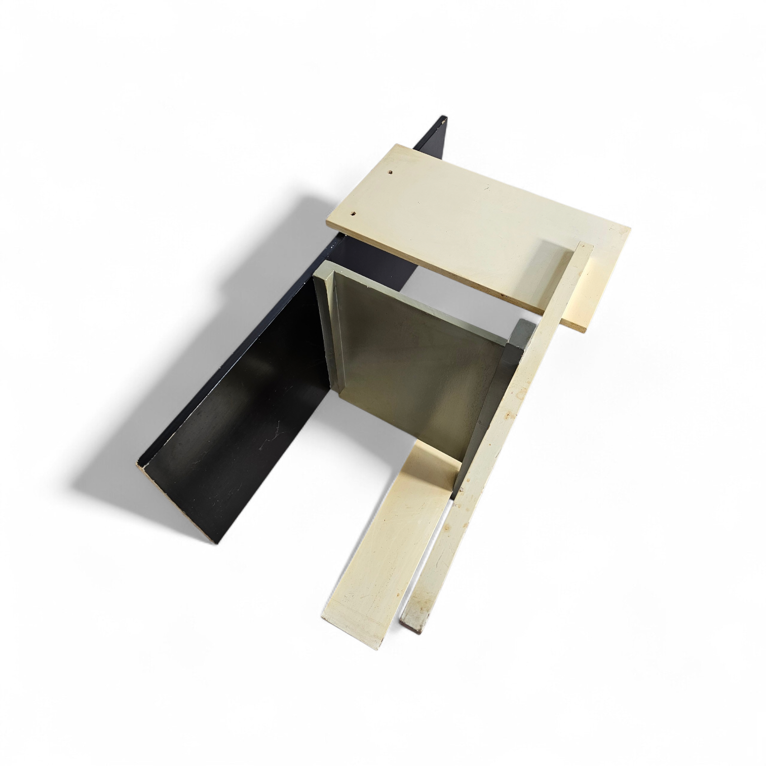 Old Berlin chair / Berlijnse Stoel / Gerrit Rietveld / Signs of repair ( 2 screws )