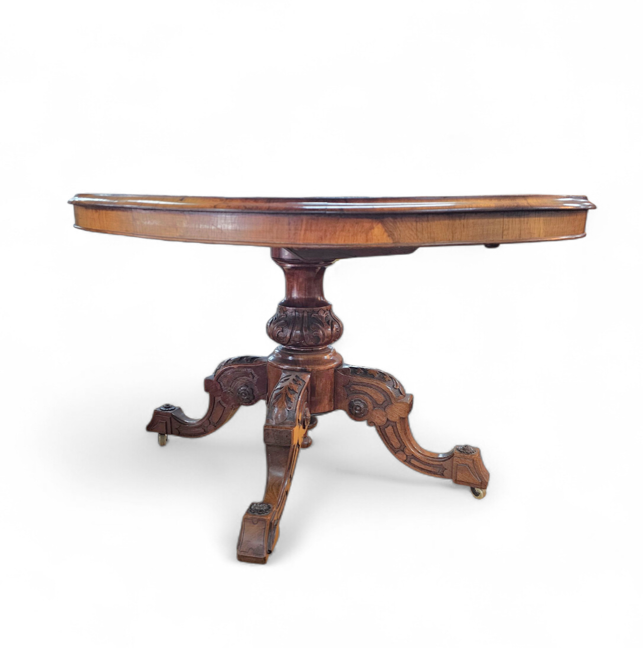 Oval Victorian tilt - top table
Breakfast table / 1840s