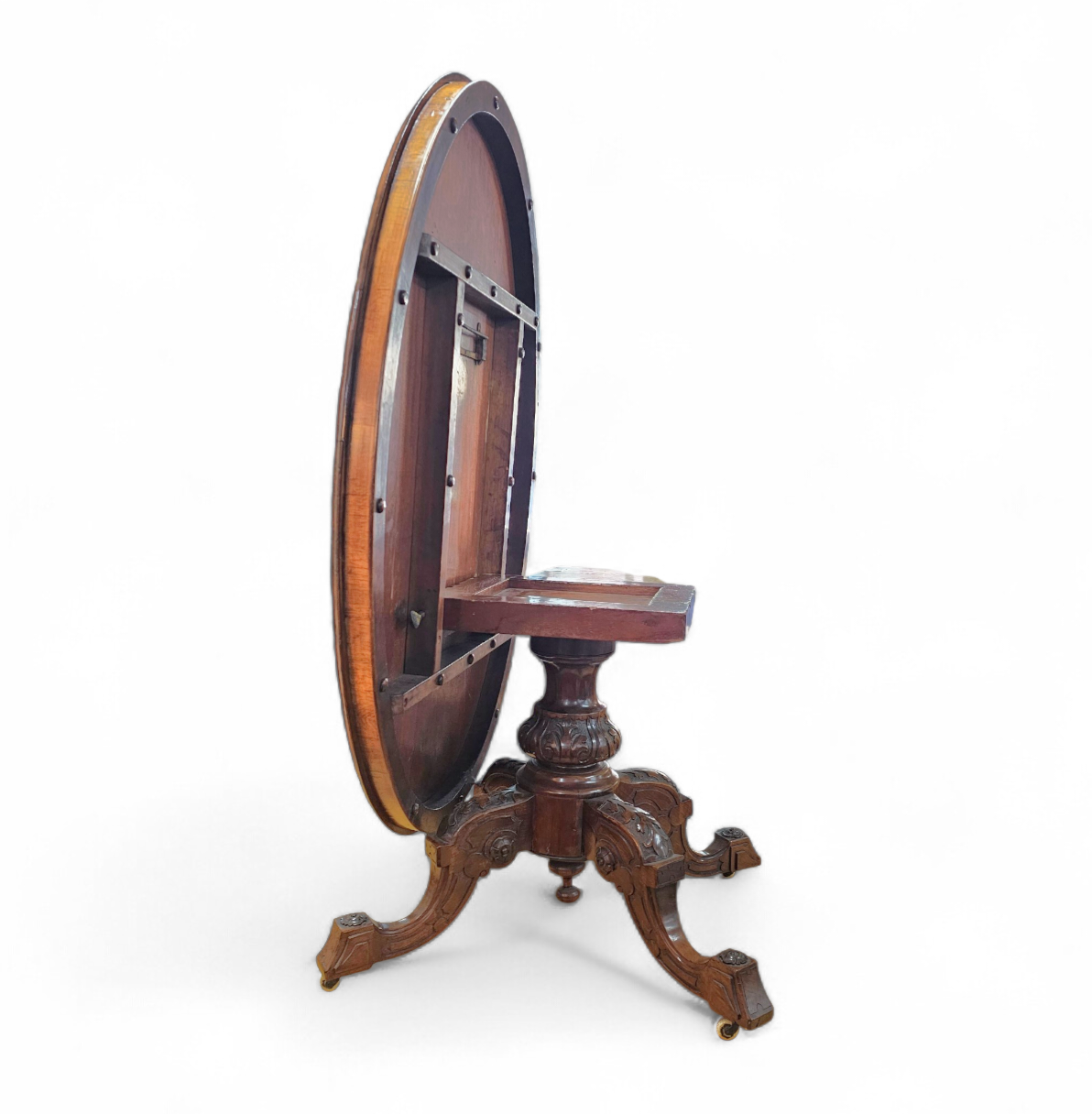 Oval Victorian tilt - top table
Breakfast table / 1840s