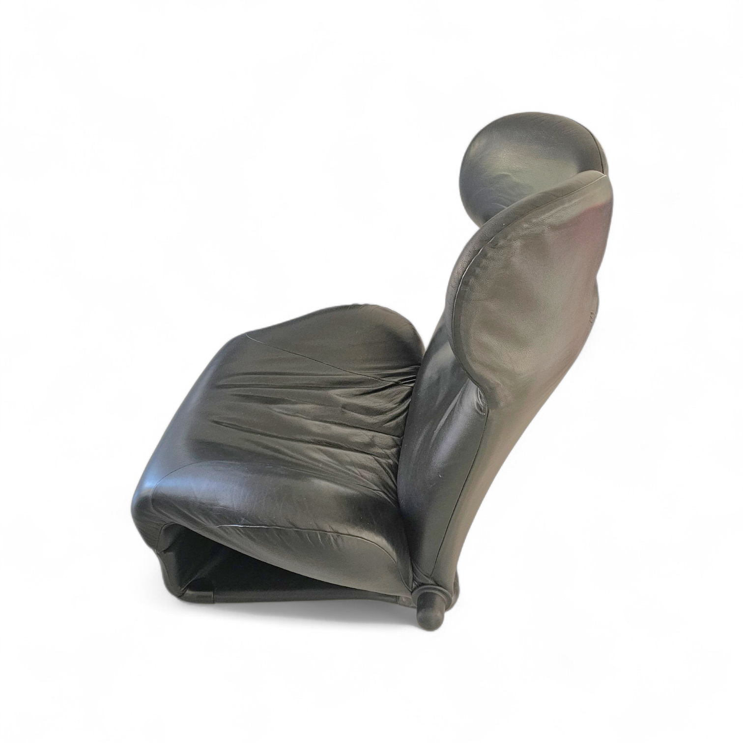 Vintage Lounge Wink chair / Toshiyuki Kita For Cassina 1980s / Black leather
