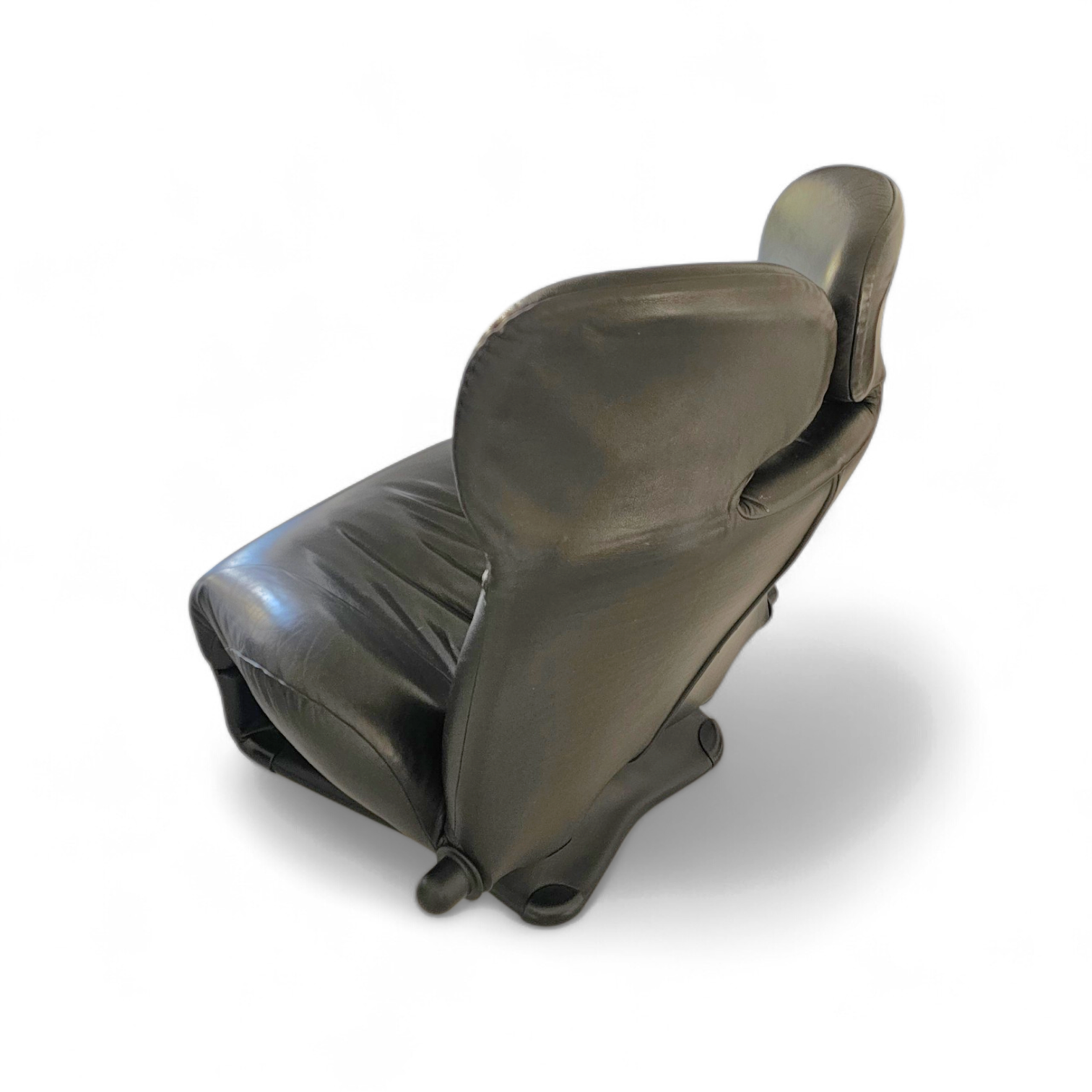 Vintage Lounge Wink chair / Toshiyuki Kita For Cassina 1980s / Black leather