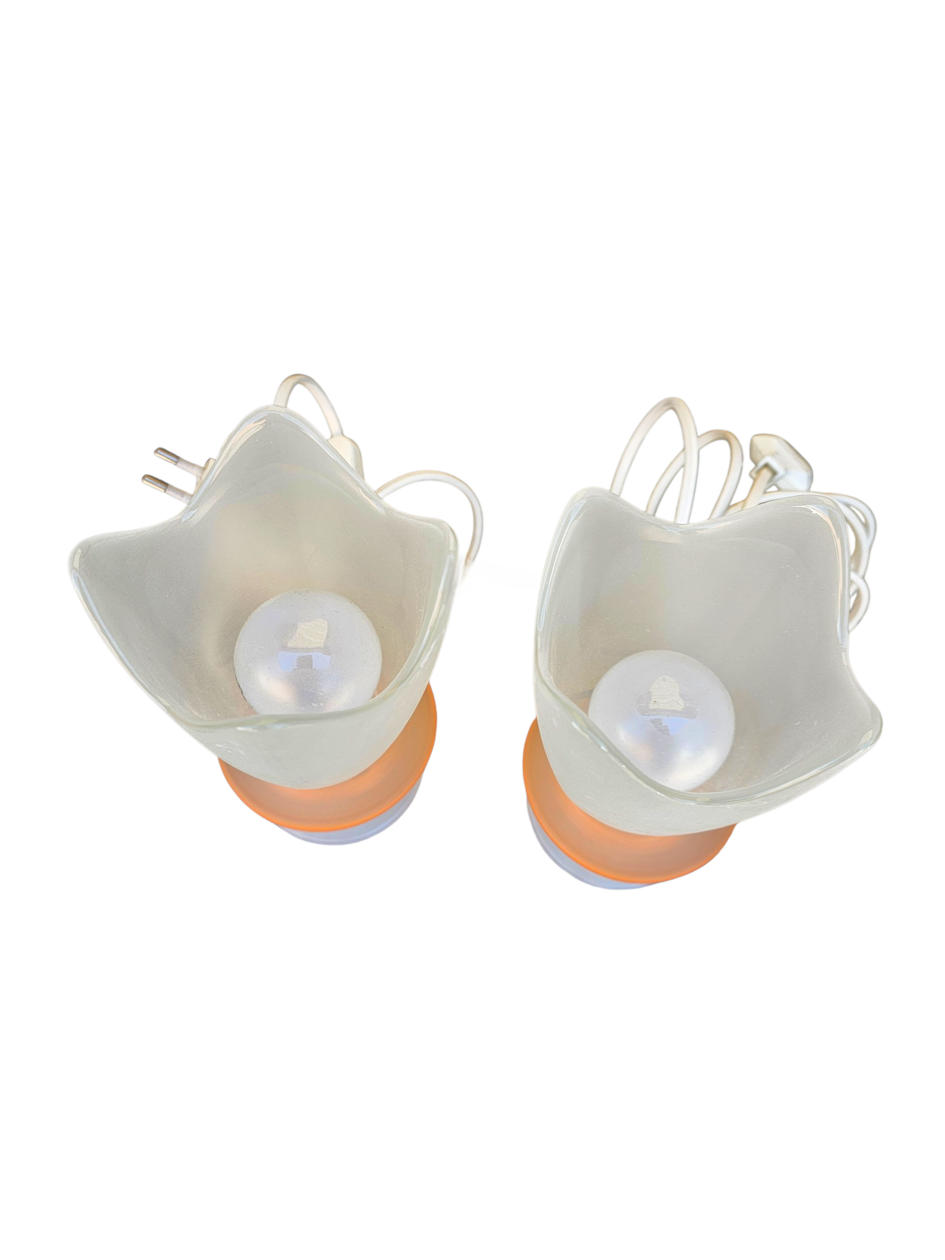 2 x table lamp by Villeroy and Boch / in the shape of a tulip / The top of the lamp is made of frosted glass / milk glass / 1990s