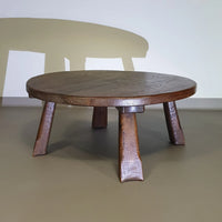 Brutalistische ronde salontafel van massief eikenhout uit de jaren 60