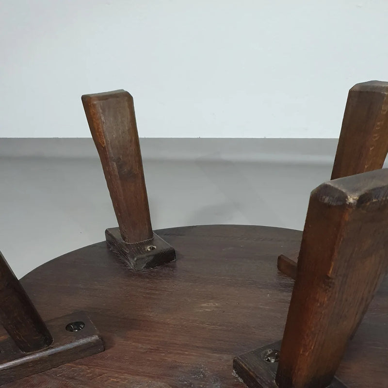 Brutalistische ronde salontafel van massief eikenhout uit de jaren 60