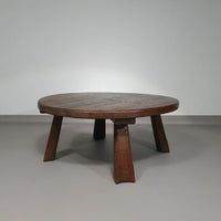 Brutalistische ronde salontafel van massief eikenhout uit de jaren 60