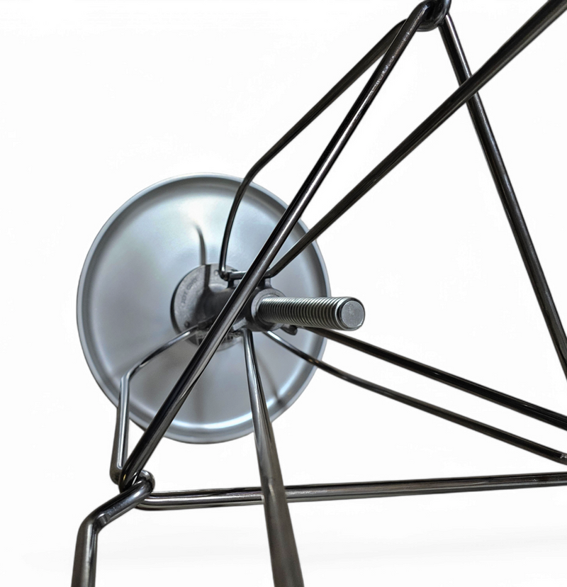 "Model Six" aluminium kruk van Jeff Covey