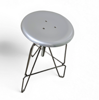 "Model Six" aluminium kruk van Jeff Covey