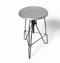 "Model Six" aluminium kruk van Jeff Covey
