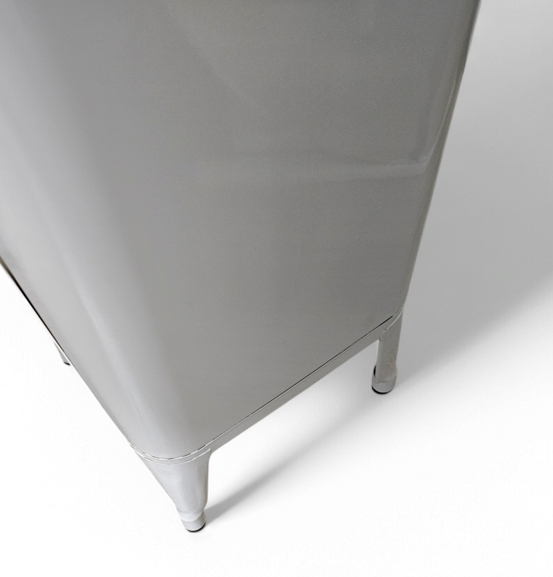 Tolix storage MT 1335 / Frédéric Gaunet

Height 130 cm