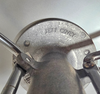 "Model Six" aluminium kruk van Jeff Covey
