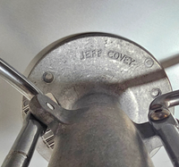 "Model Six" aluminium kruk van Jeff Covey