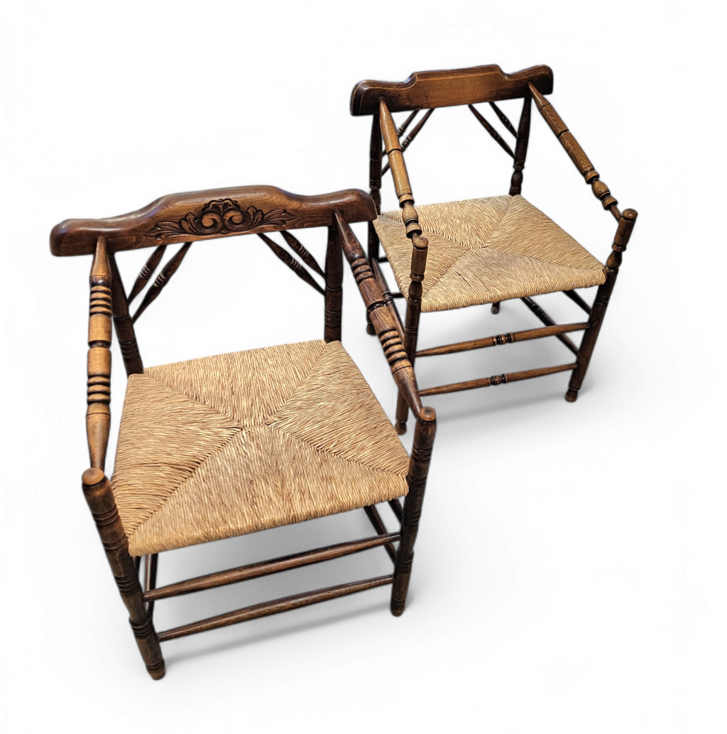 A pair of Dutch oak / matching Rush Chairs 1930s – Logohuman