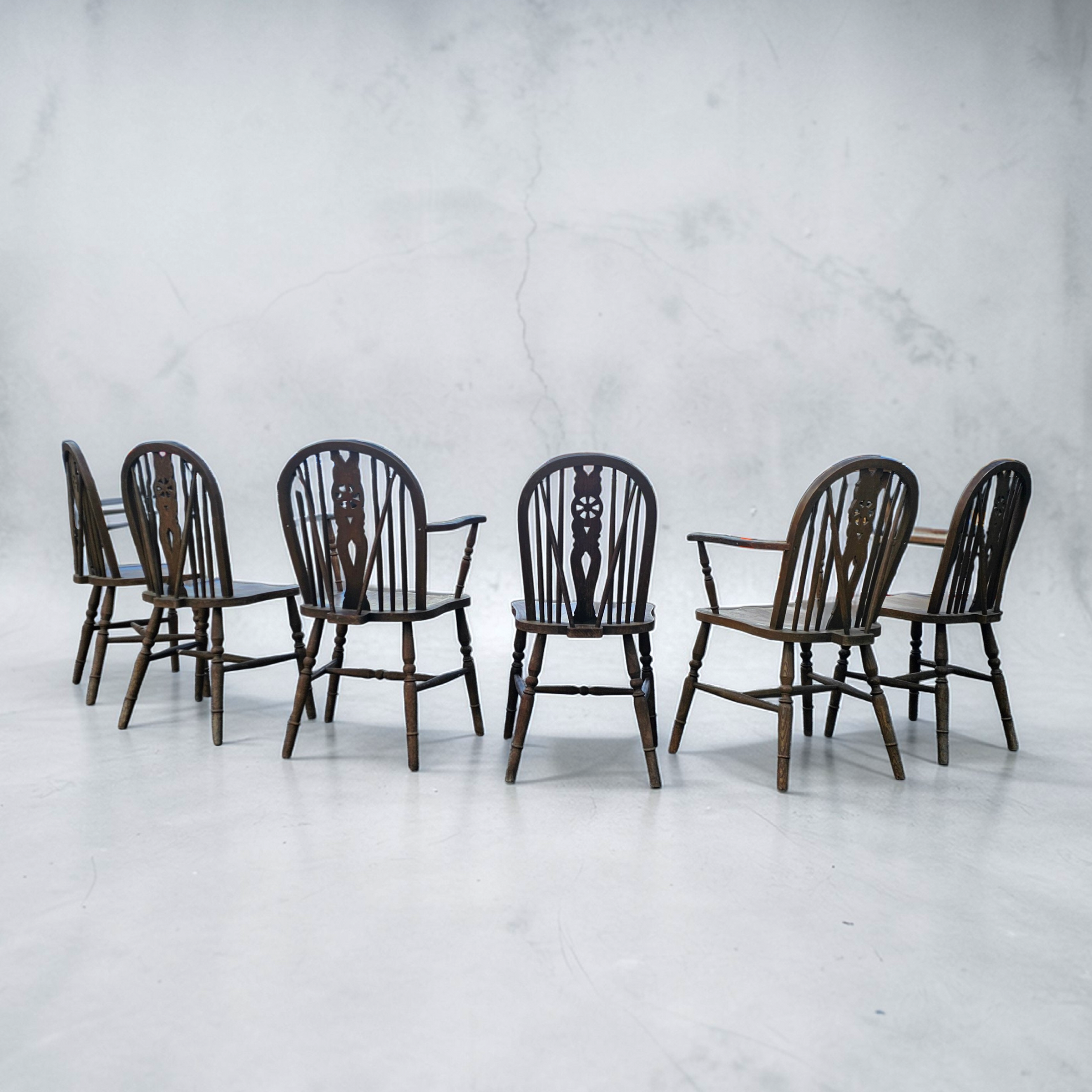 A bit wearthered windsor wheelback dining set (7) by the Oirschotse meubelindustrie 1950s