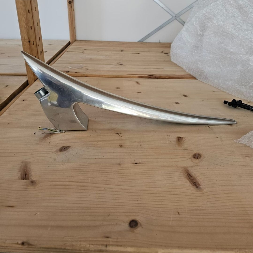2 x wandlampen van Joan Auge voor Taller Uno / model Alien / Gepolijst gegoten aluminium
