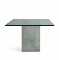 Sapo dining table by Sergio and Giorgo Saporiti
Beton Brut / Minimalist dining table