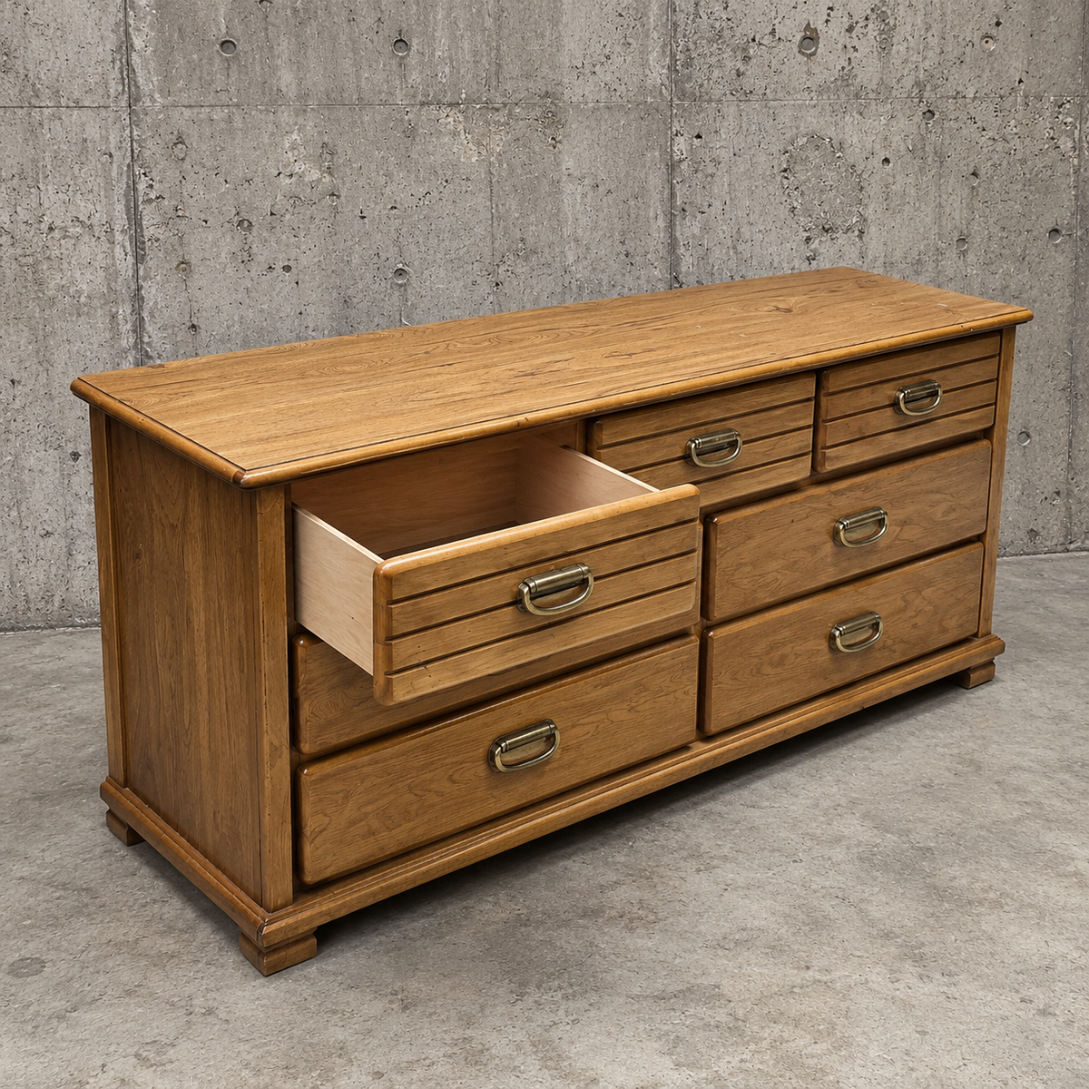 Oak wood dresser with 7 drawers by Florida Furniture Industries / 1980s /