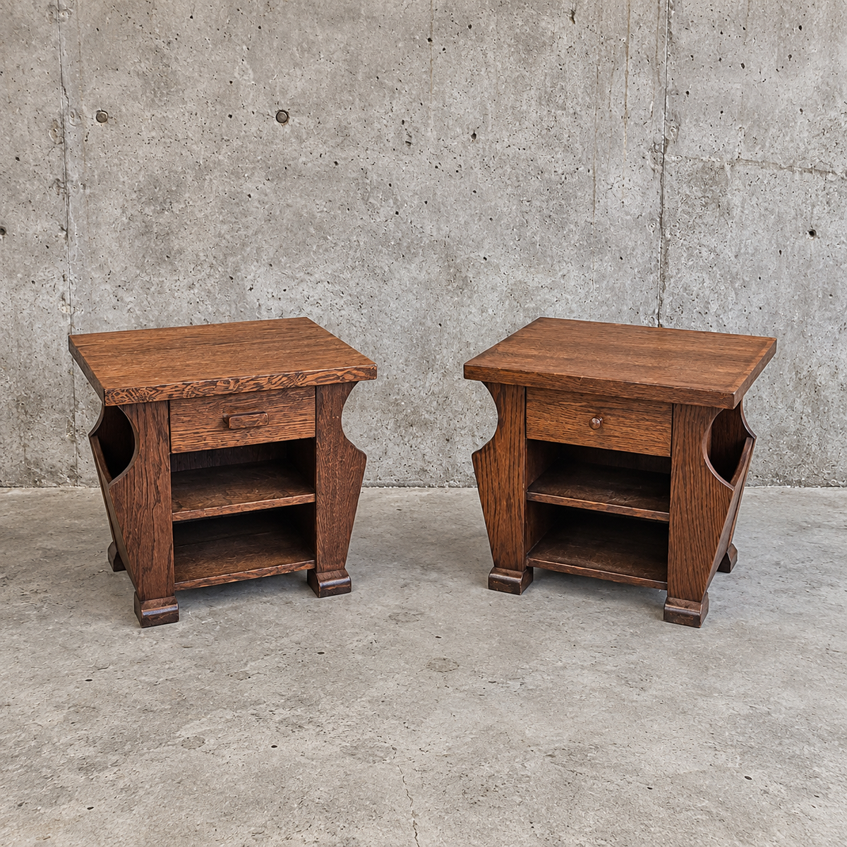 2 x matching oak magazine tables / night stands