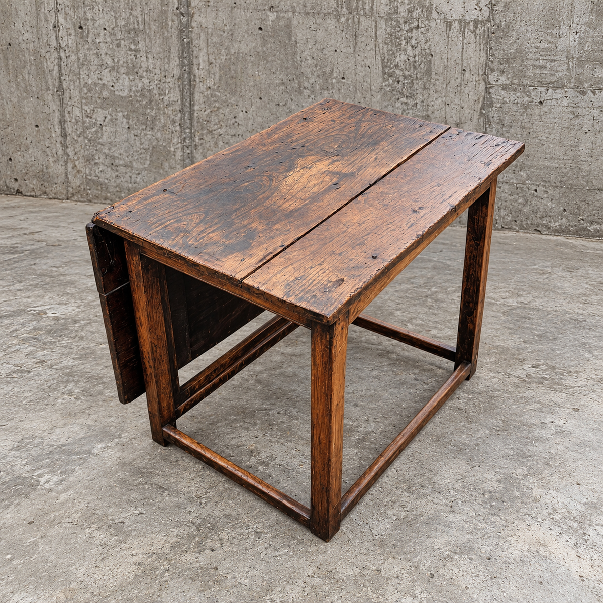 Drop leaf / gate leg side table / 1930s