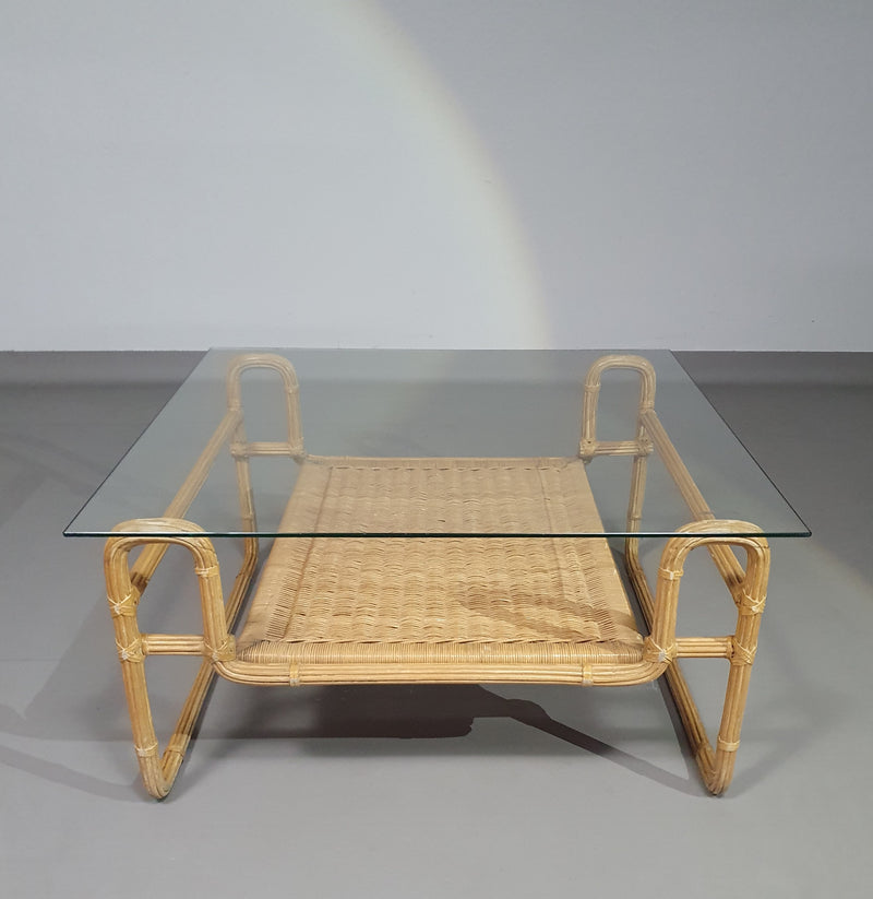 Mid Century salontafel. IJzeren frame / potloodriet / gespleten riet / rotan
 75x75x40cm